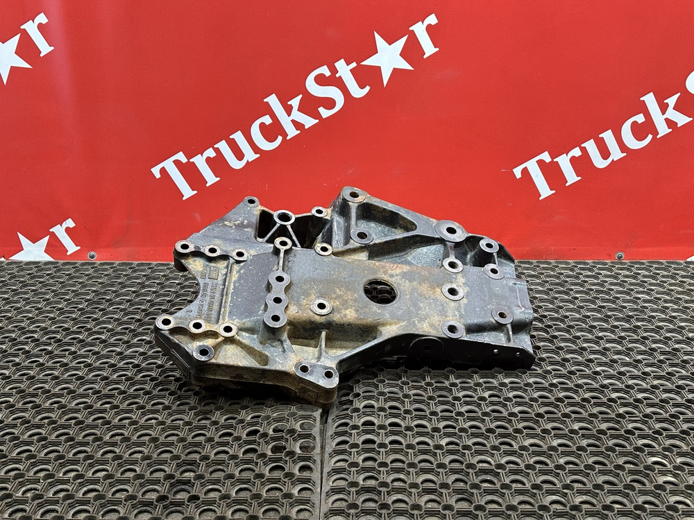 Кронштейн передней рессоры левый