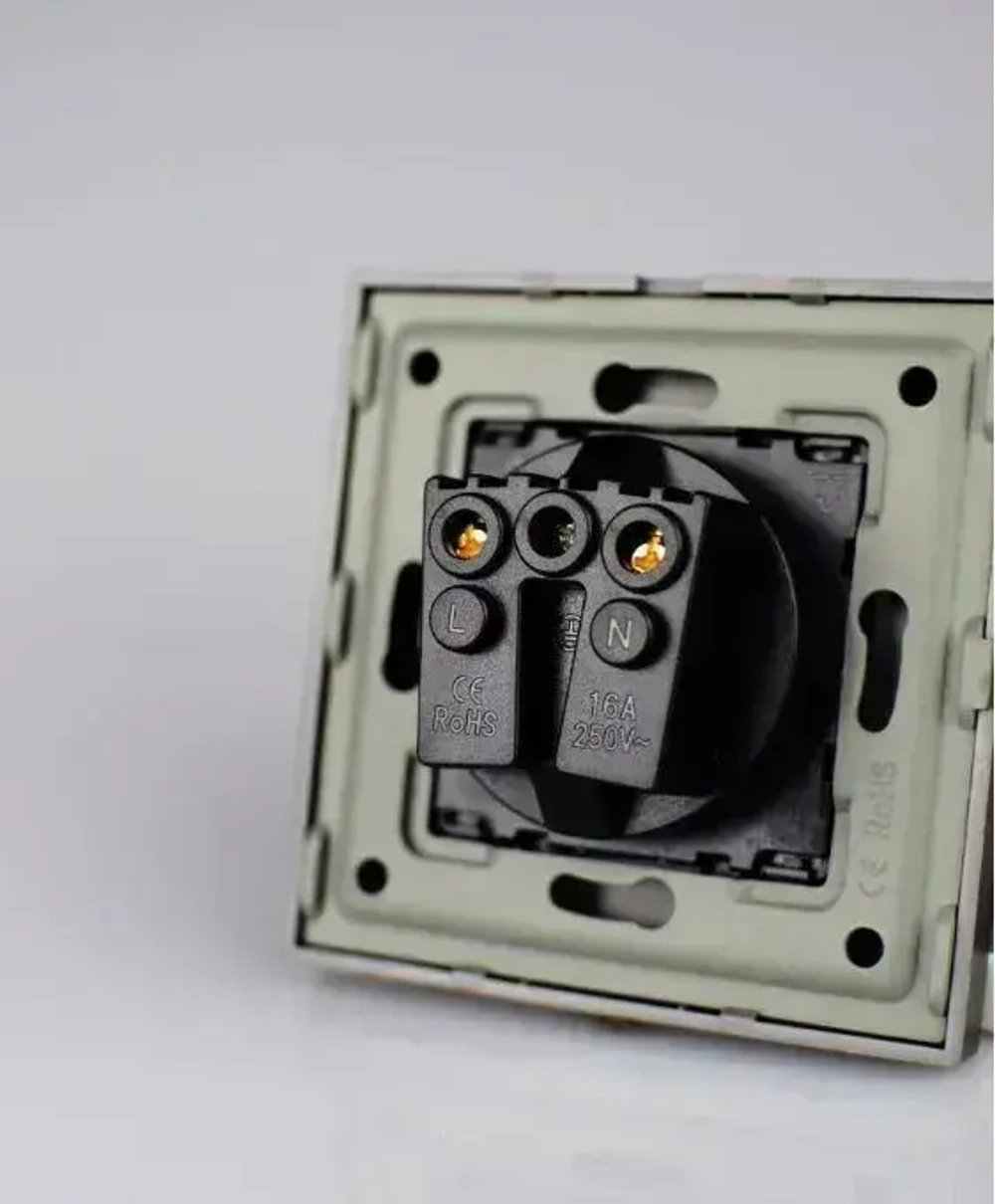 Розетка серая с заземлением и защитными шторками от детей, евророзетки