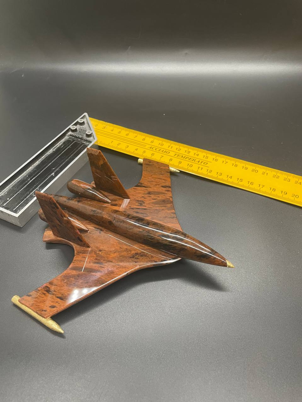 Истребитель из обсидиана в подарочной коробке