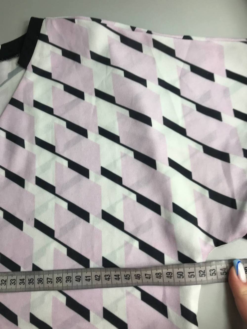 Блузка приятная к телу, визуально на 48 размер