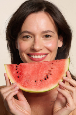 Say Hi Glassy Lips - Тонирующий бальзам для губ с пептидами оттенок Coral, 10 ml