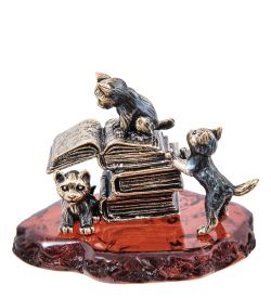Народные промыслы AM- 650 Фигурка «Котята - тяга к знаниям» (латунь, янтарь)