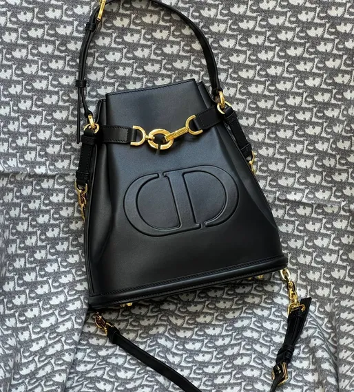 Сумка Dior C'est Dior, модель среднего формата черный