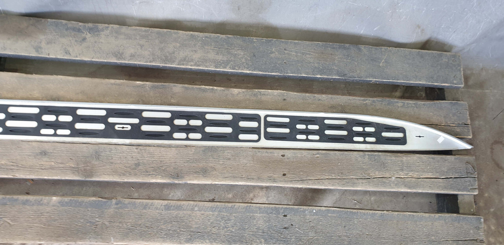 Накладка подножки левой Mercedes GLE (W166) 11-18 Б/У Оригинал A1666980348