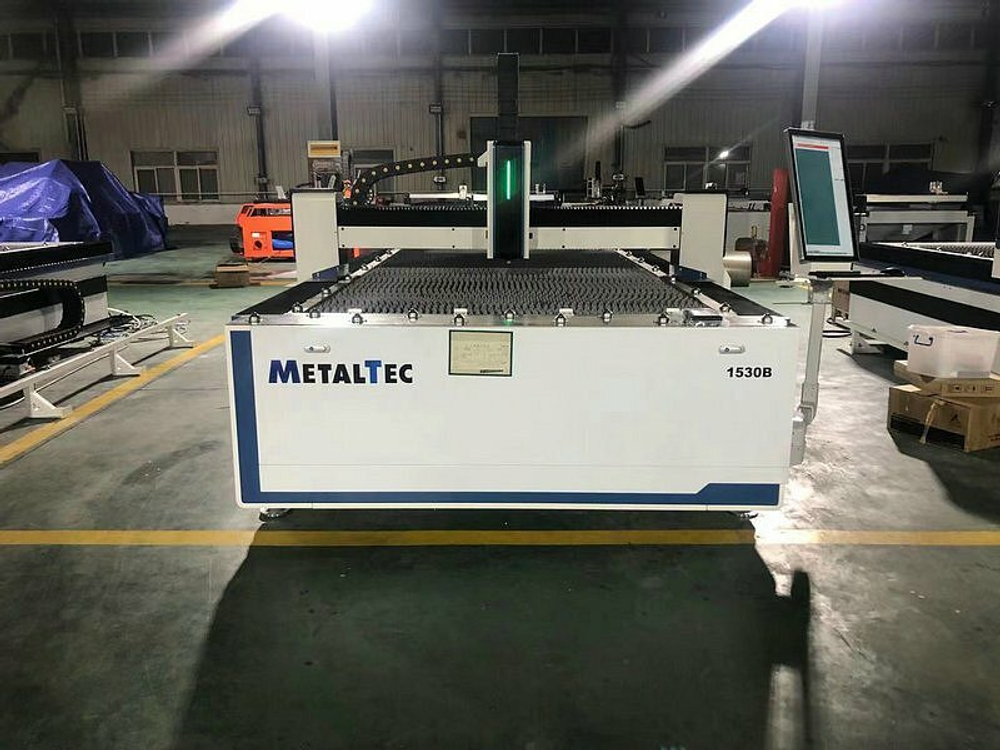 Оптоволоконный лазерный станок для резки металла MetalTec 1530B (6000W)
