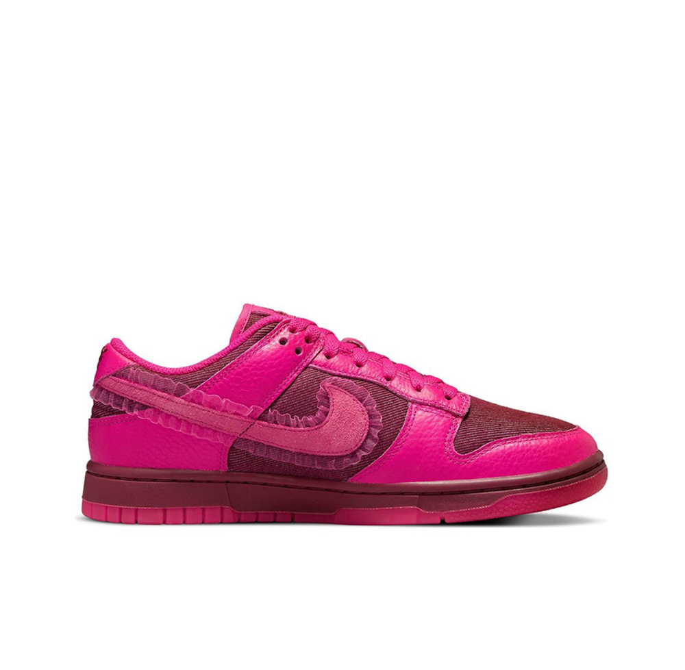Nike Dunk Low 'Valentine's Day'
