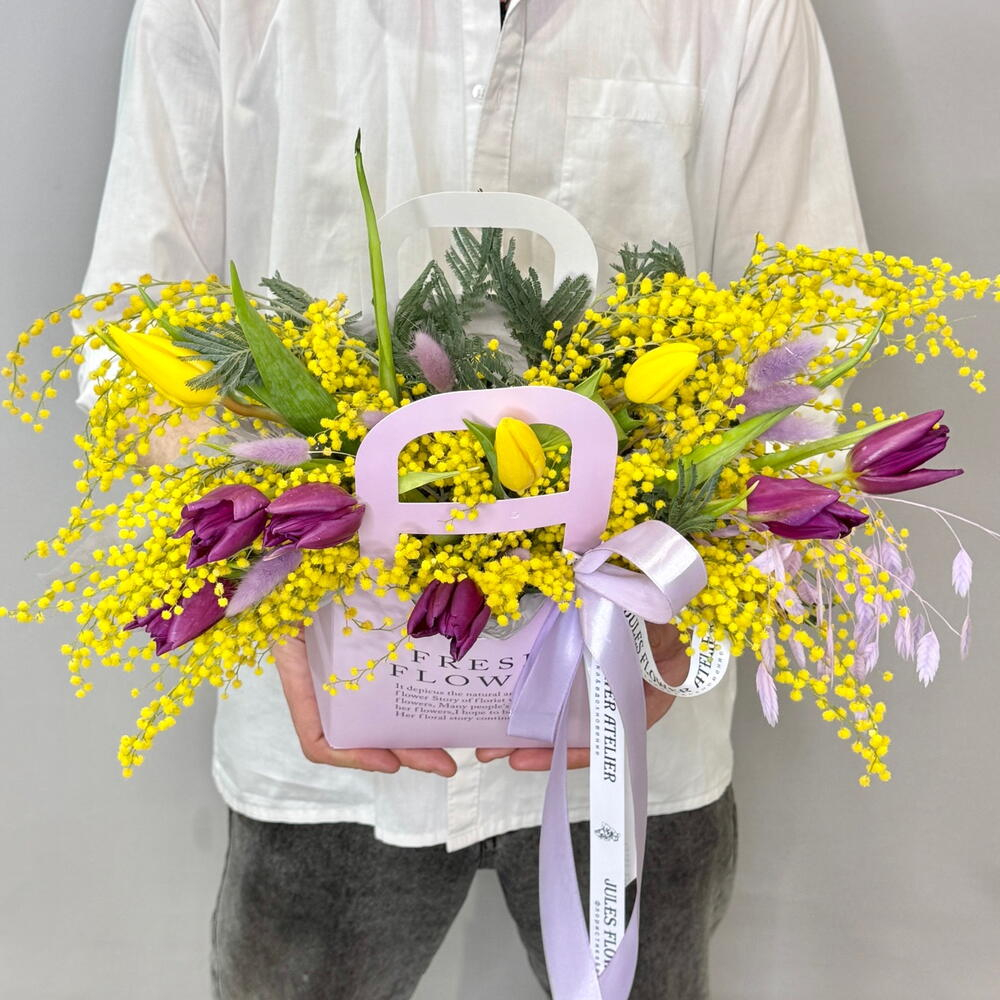 «Оттепель» Цветы в коробке с тюльпанами, мимозой