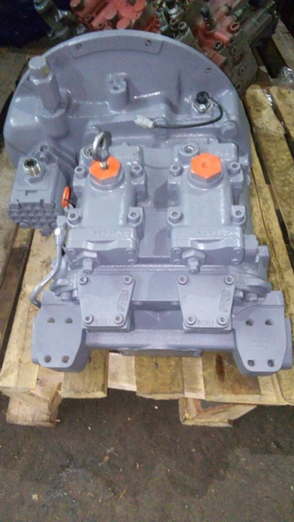 насос гидравлический Hitachi EX200