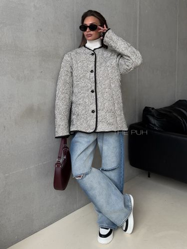 Бежевая куртка из твида с фигурной стежкой