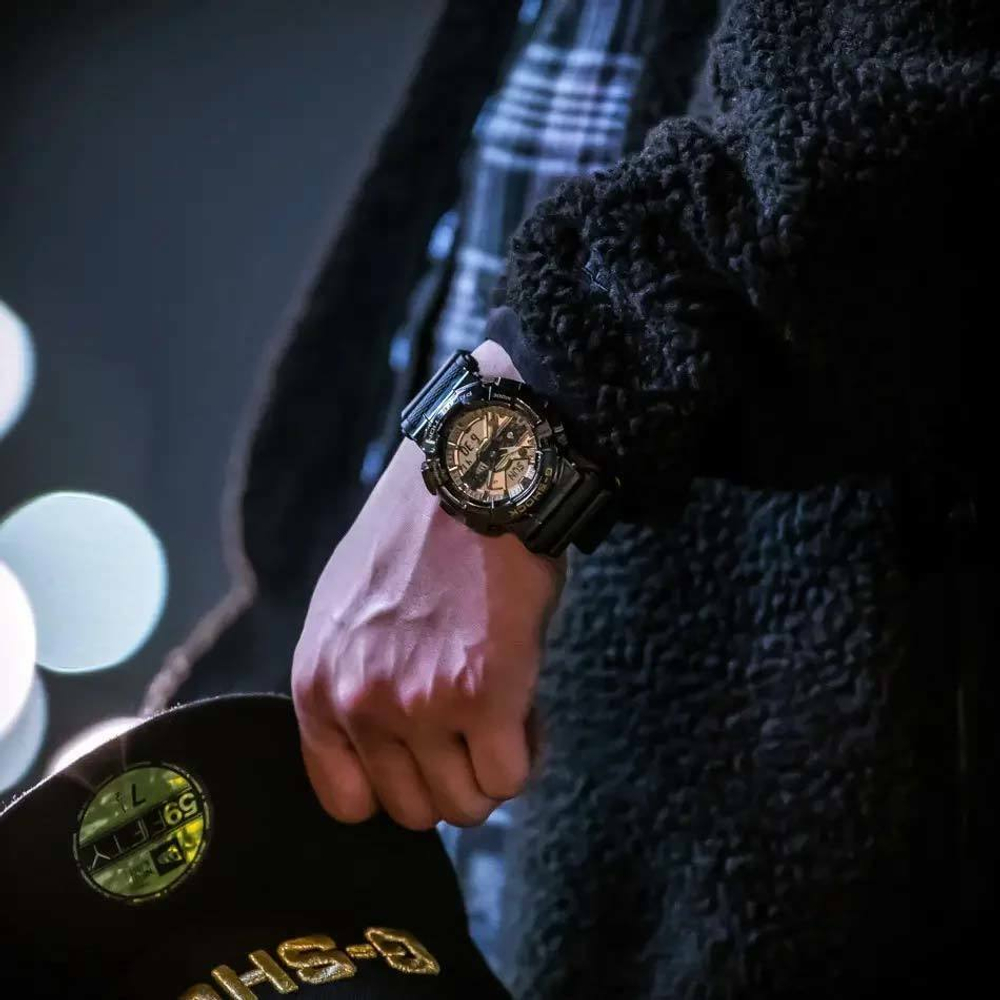 Японские наручные часы Casio G-SHOCK GM-110NE-1AER с хронографом