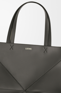 Loewe Сумка-тоут XL Puzzle Fold из блестящей телячьей кожи, темно-серый