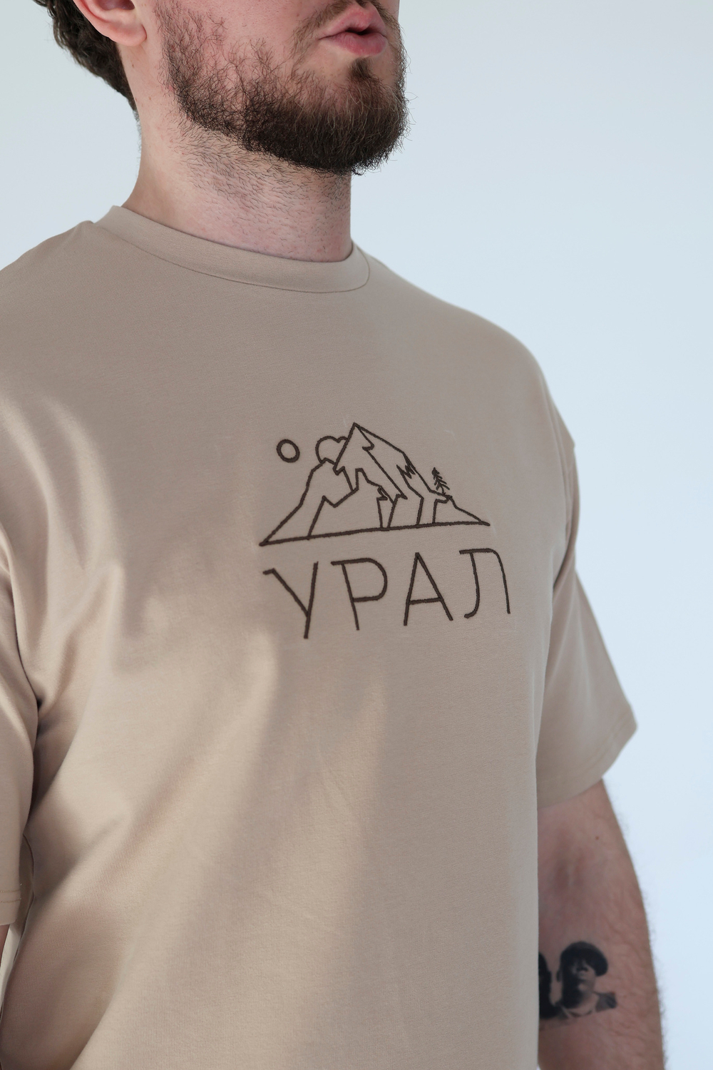 Футболка "Урал Пастернак" вышивка, бежевая