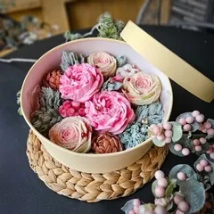 Новогодний зефир круглый «Пион и Розы» / 25 см Новогодний зефир круглый «Пион и Розы» / 25 см