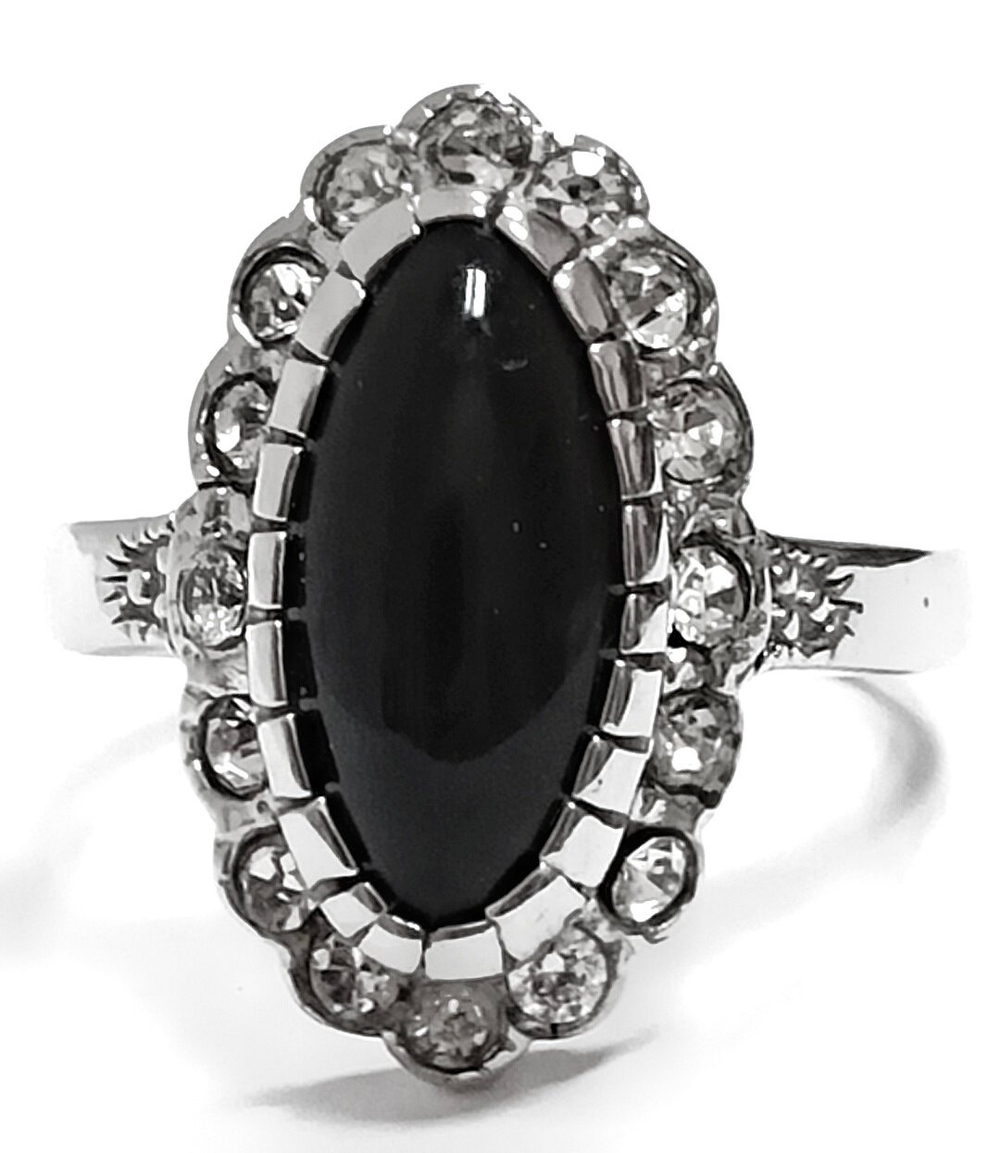 Ювелирное кольцо из серебра,вставка оникс,фианиты