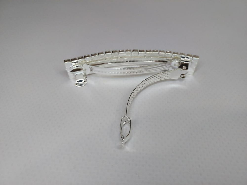 Французская весенняя заколка автомат для волос. Со стразами в четыре ряда. Цвет серебро.