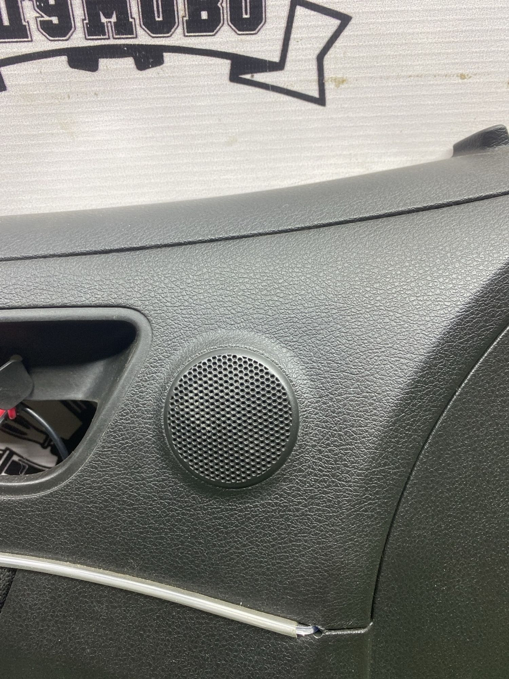 Обшивка двери передней левой Geely Emgrand EC7 ... с пробегом