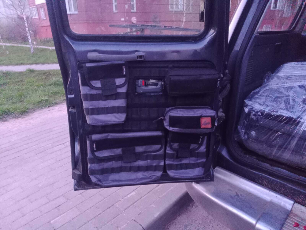 Комплект панелей MOLLE на двери багажника Toyota Land Cruiser 80