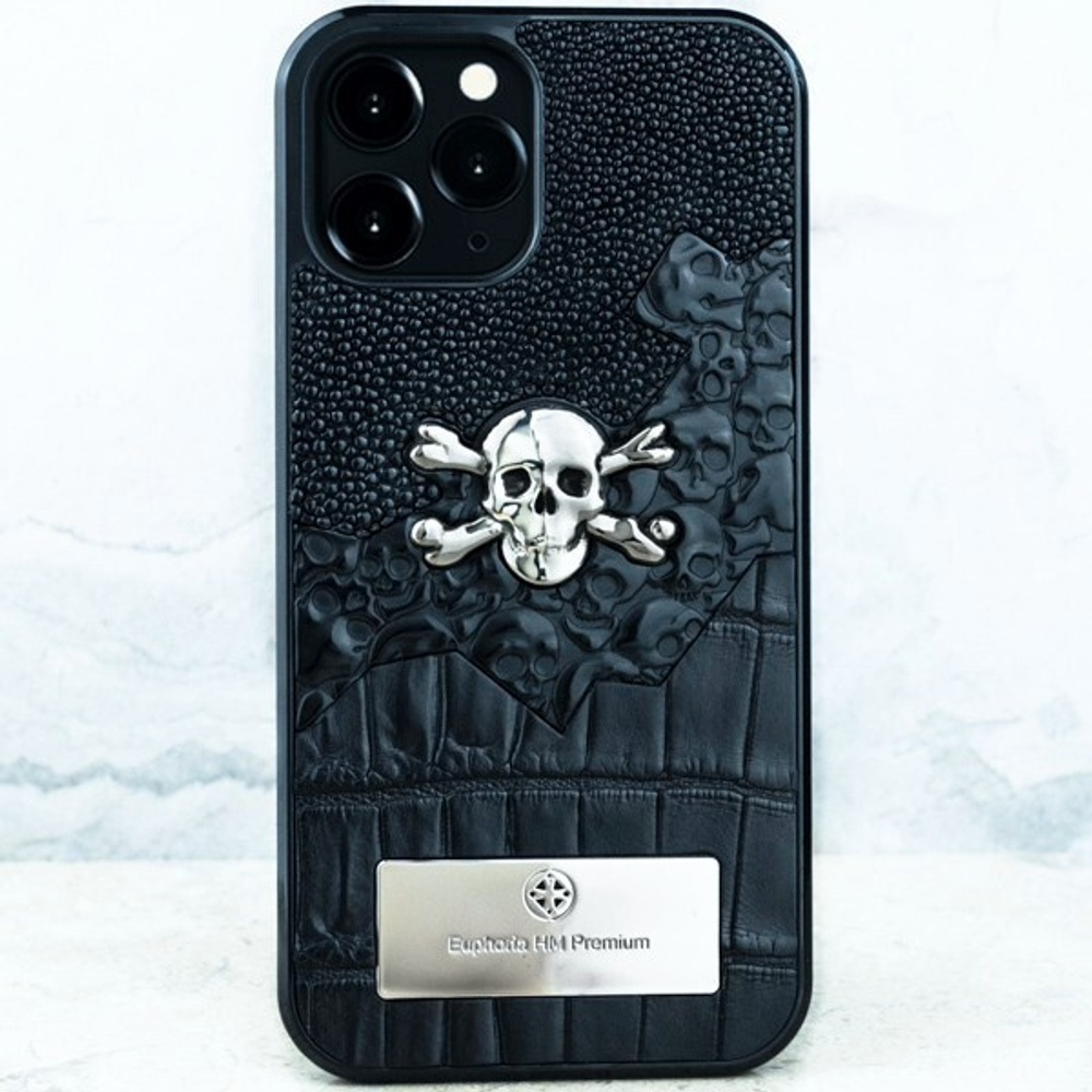 Брендовый чехол iPhone категории Lux: Crossbones Skull Череп - натуральная кожа крокодила, ювелирный сплав Euphoria HM