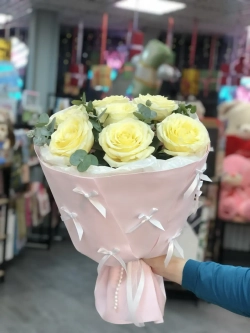 Букеты из белых роз