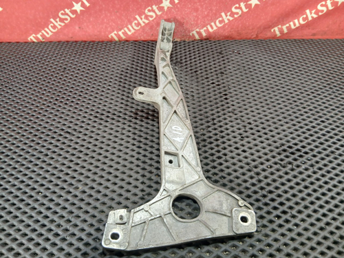 Кронштейн бампера левый