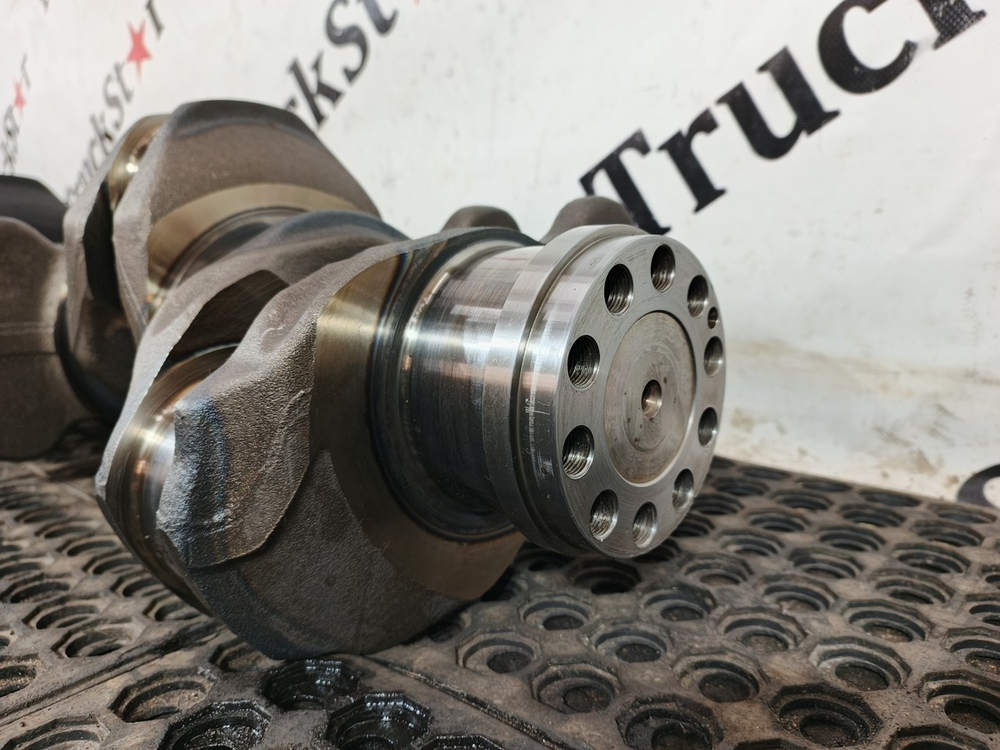 Коленвал D2676 2016г.