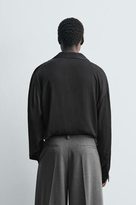 ZARА РУБАШКА RELAXED FIT ИЗ СТРУЯЩЕЙСЯ ТКАНИ, ЧЕРНЫЙ