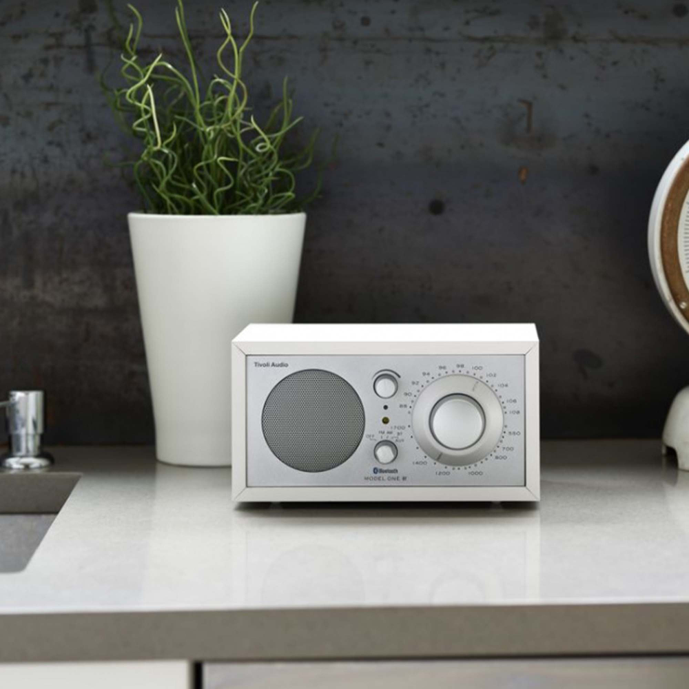 Tivoli Model One BT White/Silver — радиоприемник с Bluetooth