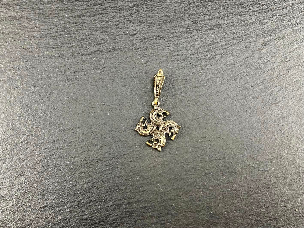 Подвеска. Волчьи головы