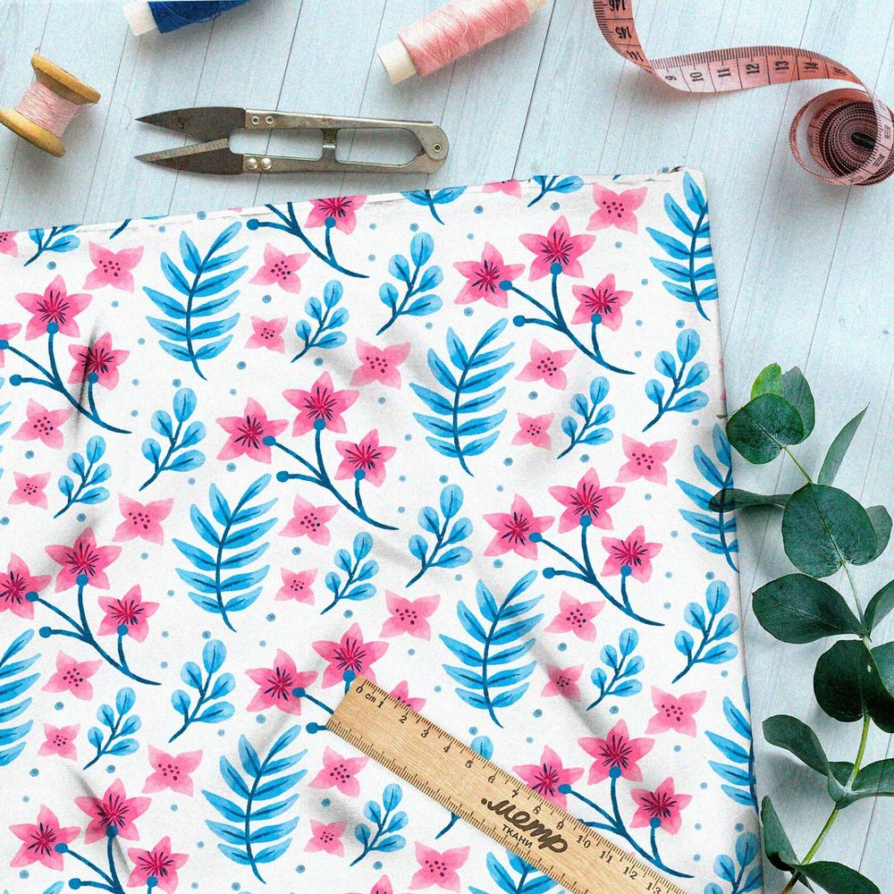 Ткань штапель розовые цветы и синие листья на белом фоне