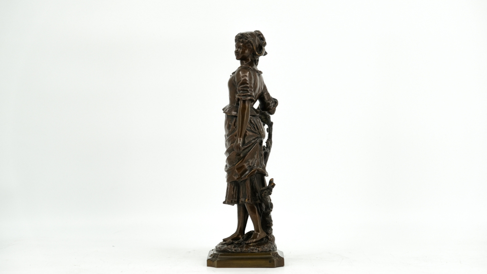 Бронзовая скульптура — "Poste Restante aux Champs"