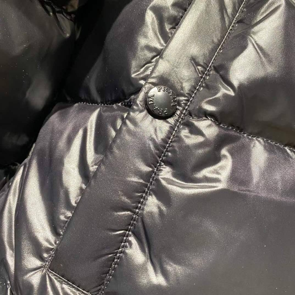 Двухсторонний пуховик Prada