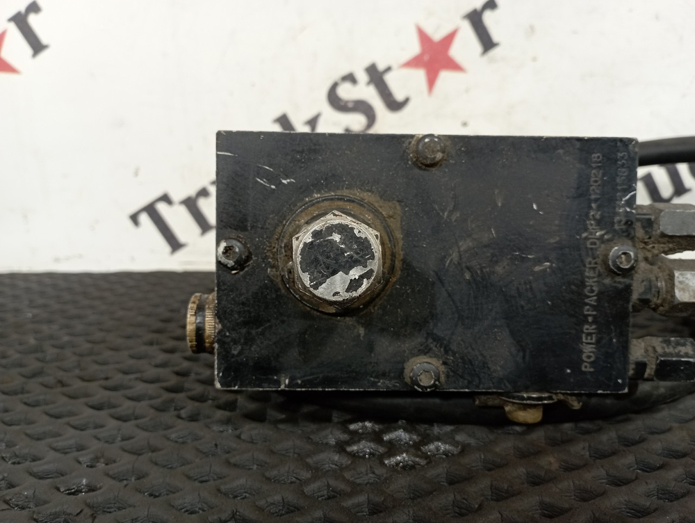 Насос подъёма кабины