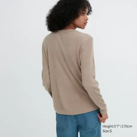 UNIQLO ТОП С КРУГЛЫМ ВЫРЕЗОМ И ДЛИННЫМИ РУКАВАМИ ИЗ ФЛИСА HEATTECH, БЕЖЕВЫЙ
