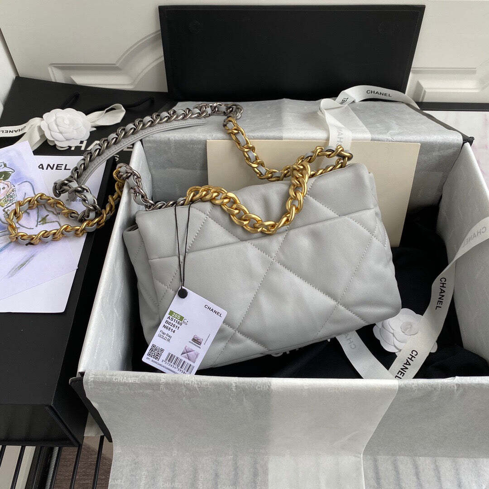 Chanel 19 26 cm
