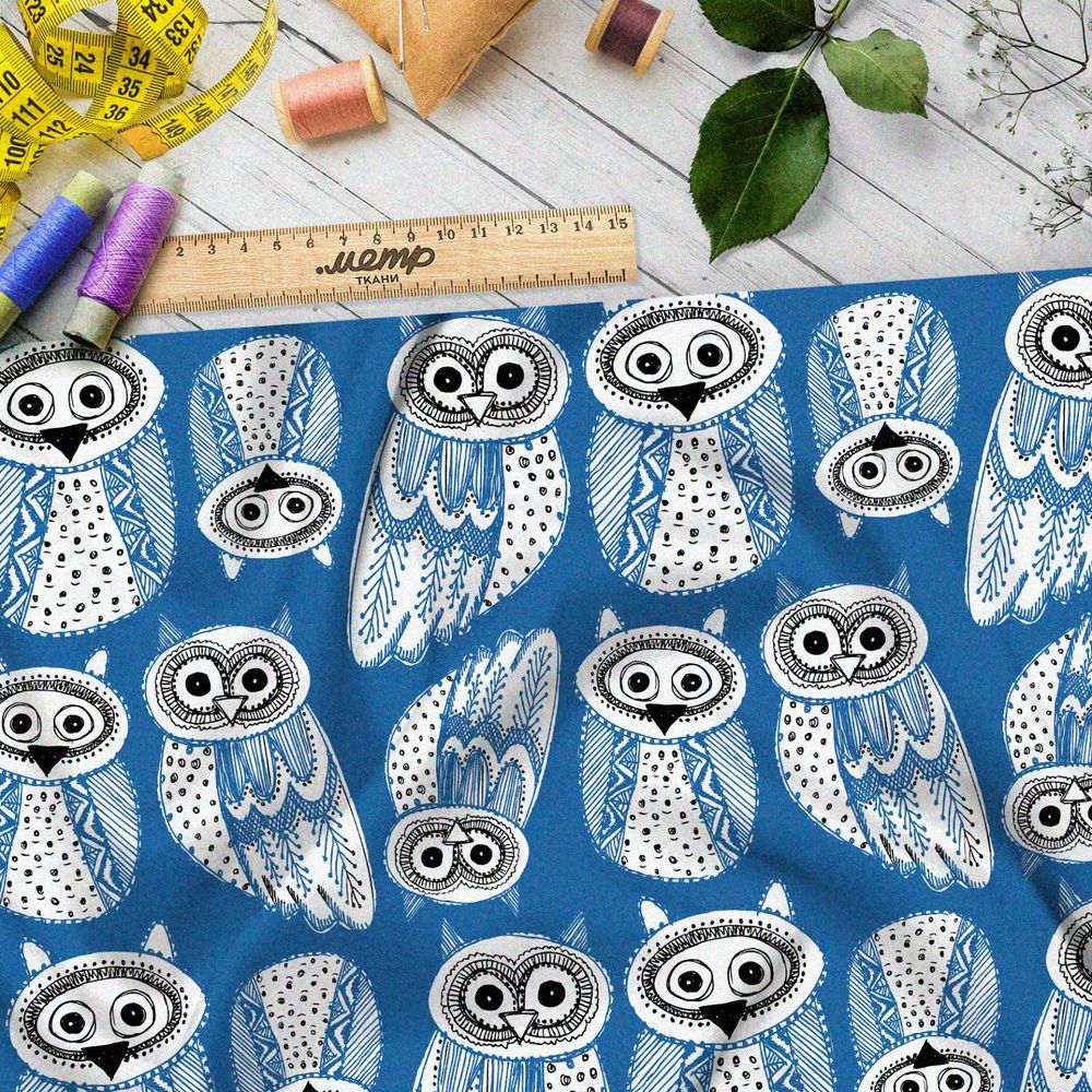 Ткань интерлок пуховые совы на синем фоне