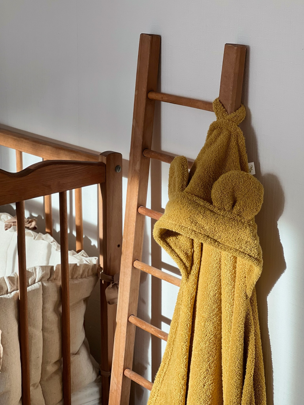 Детское полотенце с капюшоном горчичный