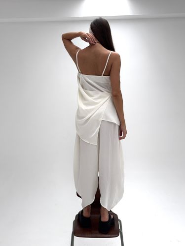 Молочный костюм свободного кроя