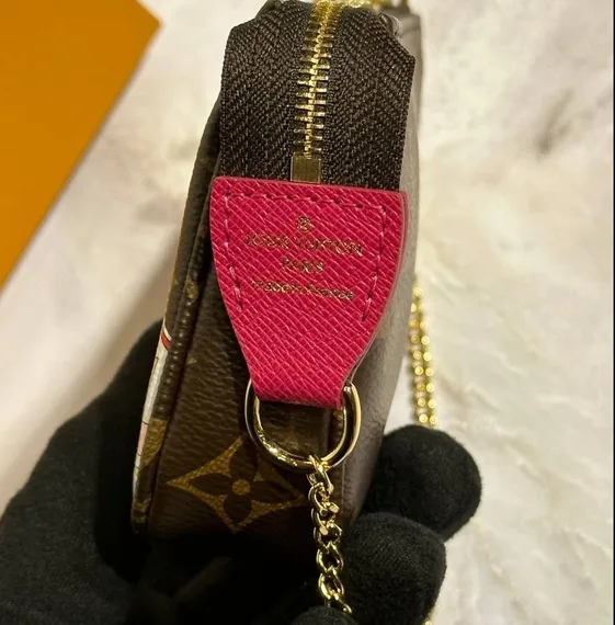 Клатч для женщин Louis Vuitton Mini Pochette Accessoires коричневый