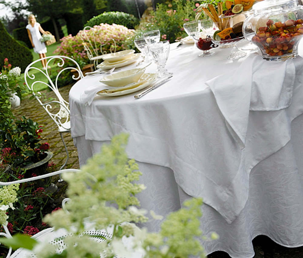 Скатерть 175х175 и 6 салфеток Blanc des Vosges Ombelle белая