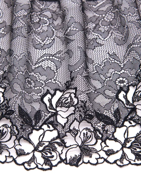 05-123 Вышивка на неэл. сетке 18 см, черный (правая)