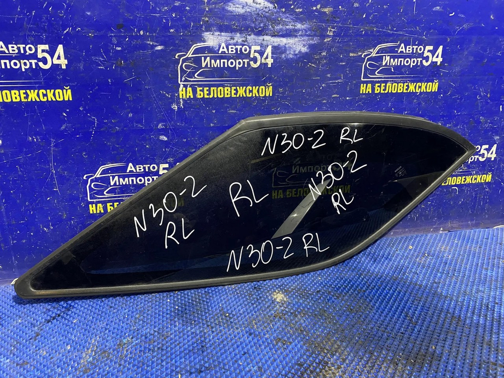 Стекло багажника левое NISSAN R'NESSA 1997