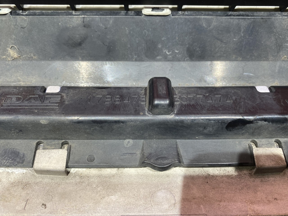 Накладка решетки радиатора нижняя 2018г