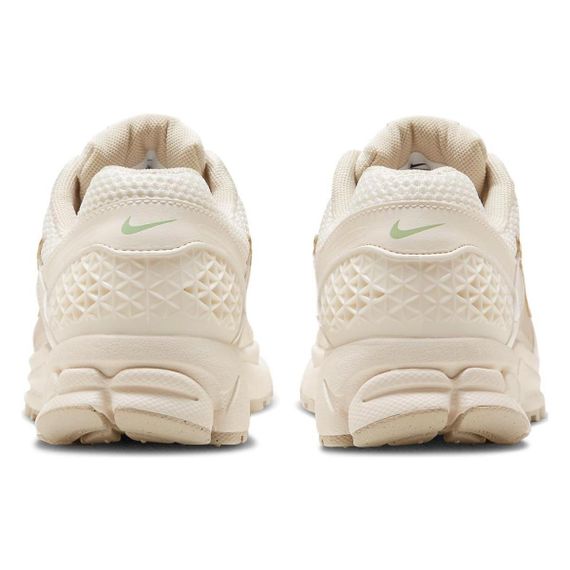 Nike Air Zoom Vomero 5 Бежевые кроссовки Низкие Женские