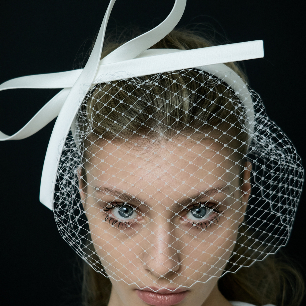 Вуаль белая с бантом "Стрекоза"