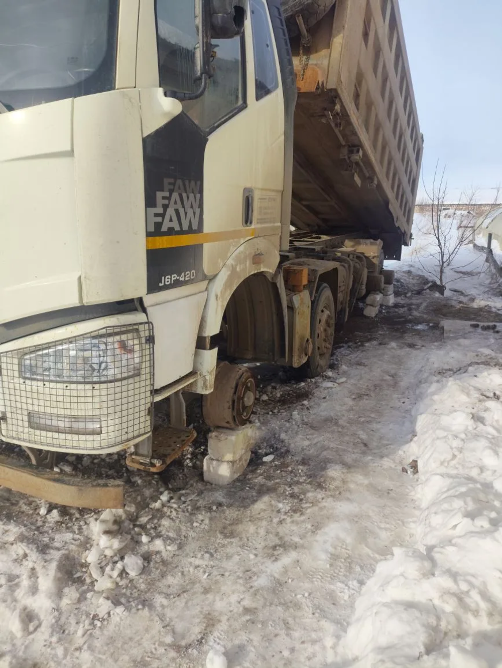 FAW J6 8x4 Самосвал СА3310Р66K24T4E5 (Дизельный, 11,1 л, 420 л.с., МТ)
