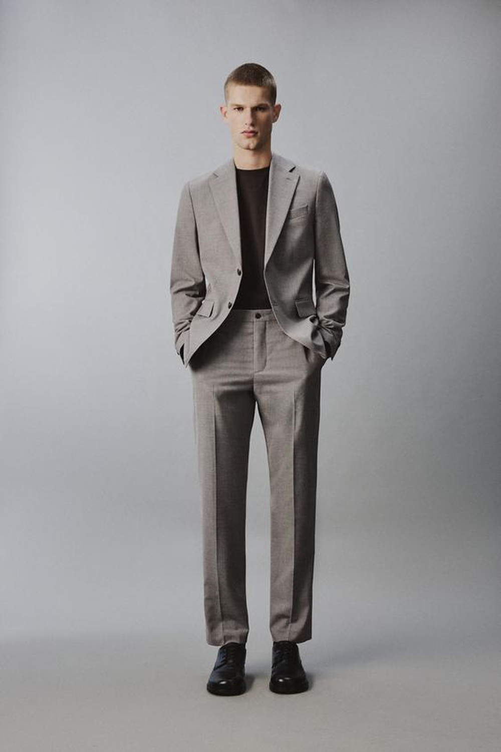 ZARA КОСТЮМНЫЕ БРЮКИ REGULAR FIT ИЗ РЕЛЬЕФНОЙ ТКАНИ, БЕЖЕВЫЙ