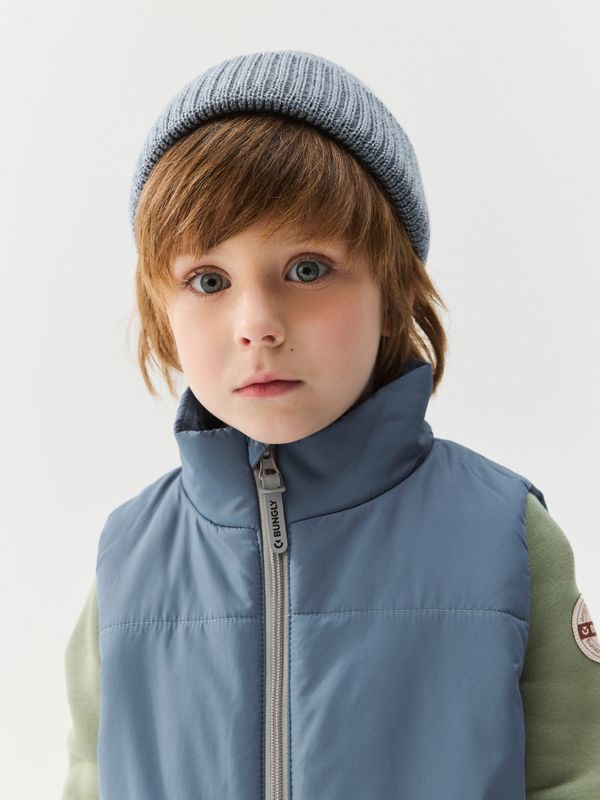 Жилет на молнии с капюшоном 