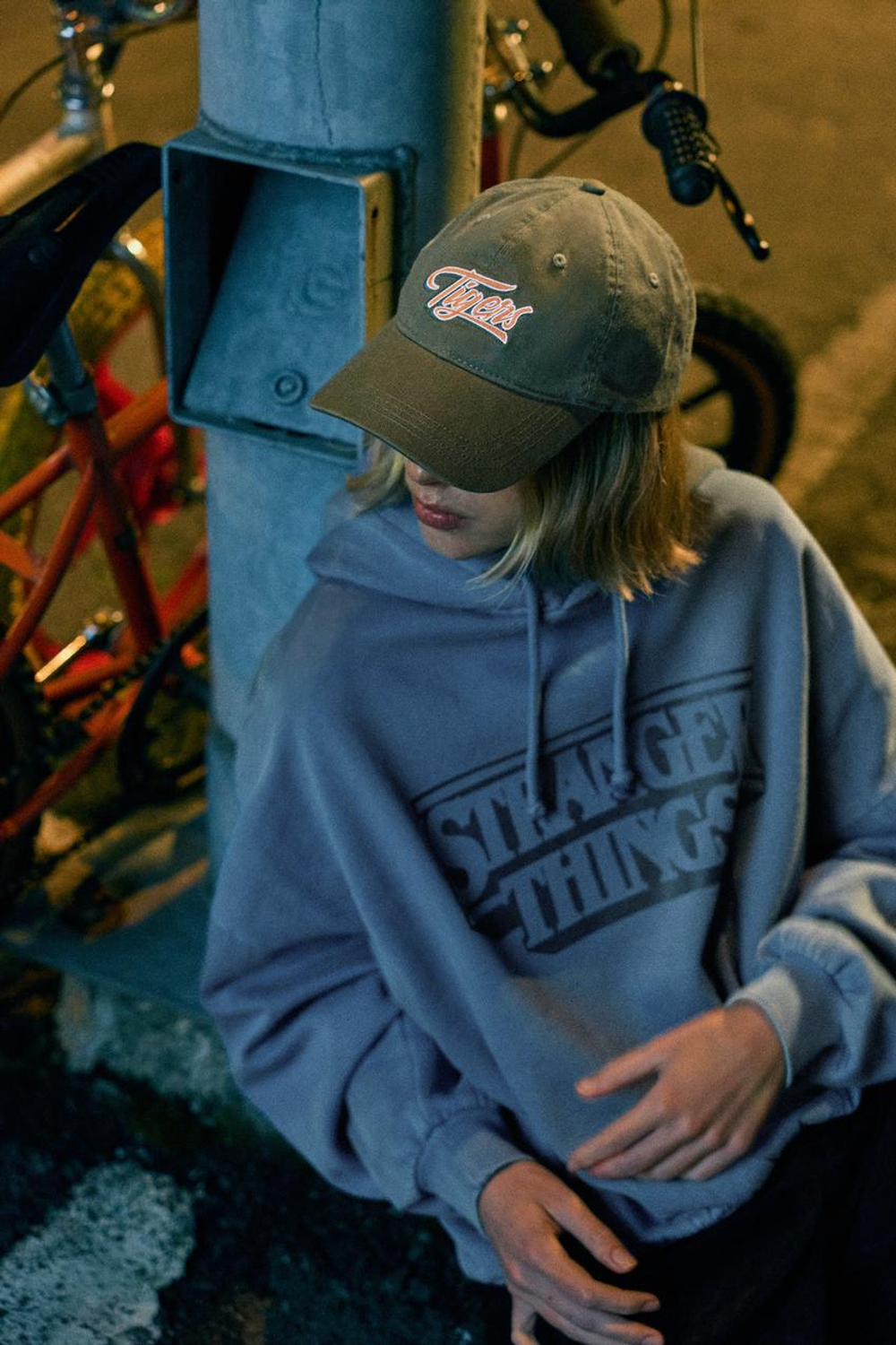 PULL&BEAR Кепка "Stranger Things", зеленый