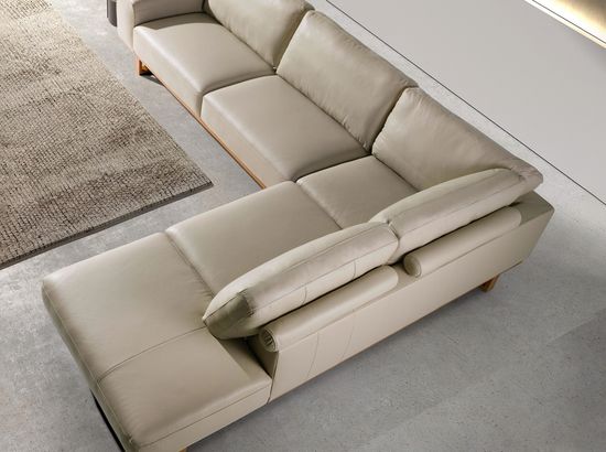 Угловой диван с правым шезлонгом 6203/5603-R-T541011 из песочной кожи