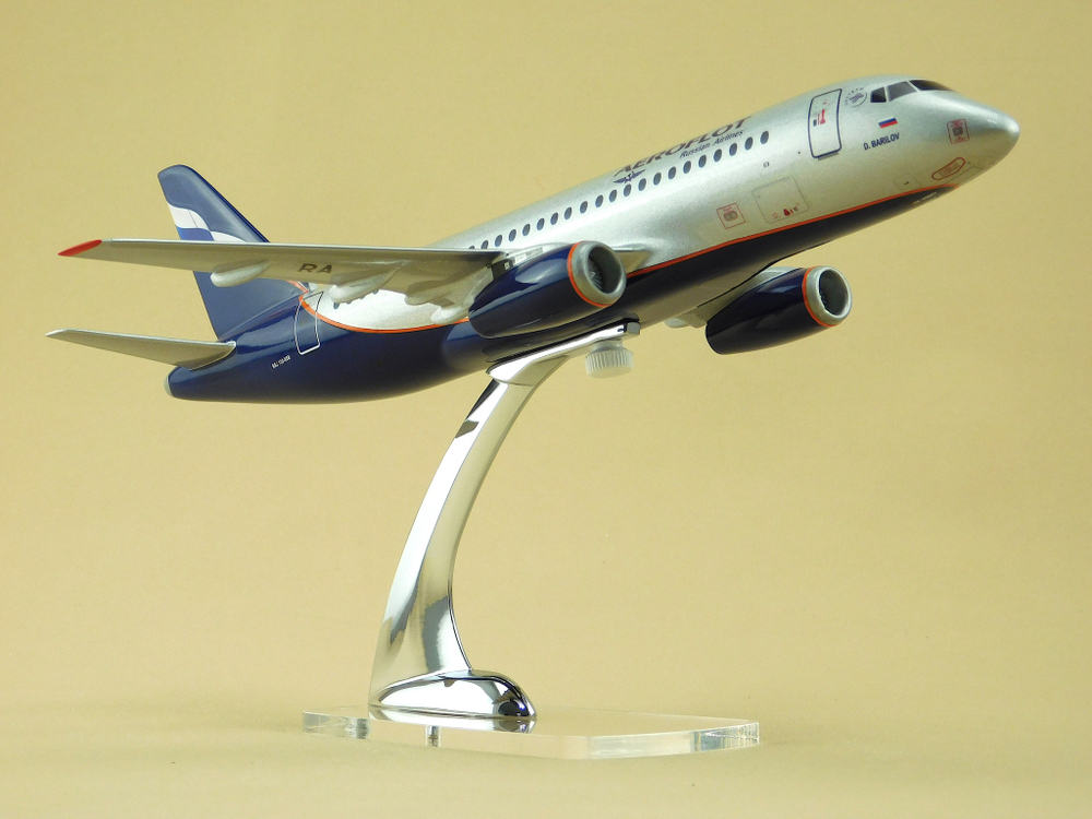 Модель самолета SSJ-100 (М1:100, Аэрофлот, RA-89007, Дмитрий Барилов)